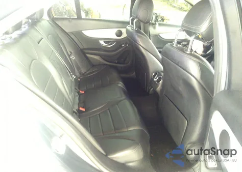 2015 Mercedes-Benz C 300 из США, поврежденный, VIN 55SWF4JB3FU093668